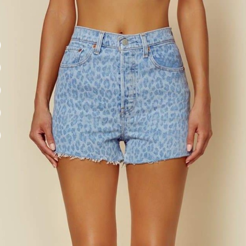 Levi’s Ribcage Shorts
